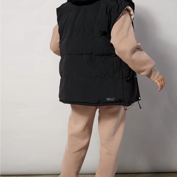 OVERSIZED REVERSIBLE PUFFER VEST - Picture 3 of 6